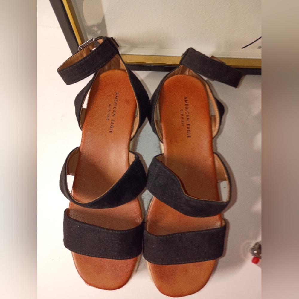 American Eagle Outfitters Black and Tan Women's Sandals